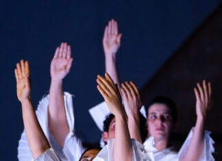 “La nuova abitudine” danza della compagnia Mòra di Claudia Castellucci a Cagli domenica 19 marzo per Teatroltre