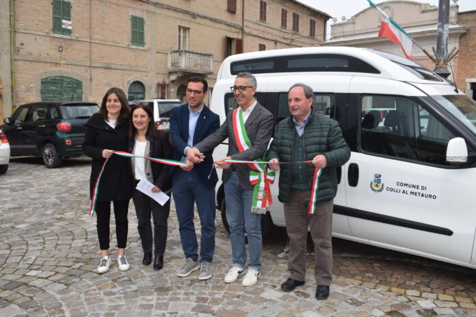 colMet taglio nastro mezzo disabili
