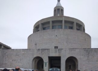 Fano, estremo saluto al giovane operaio morto sul lavoro: “Giacomo vivrà in noi”