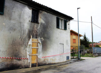 Sant’Ippolito: atto doloso manda a fuoco un’auto. Le fiamme danneggiano la casa