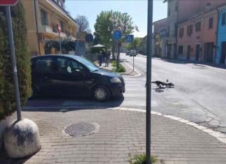 Fano, scontro all’incrocio: giovane ciclista all’ospedale