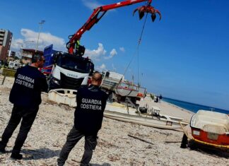 Accatastate senza autorizzazione, sequestrate alcune imbarcazioni sul litorale di Marotta
