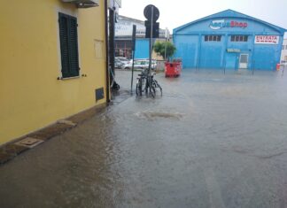 Nubifragio su Fano, allagamenti in mezza città