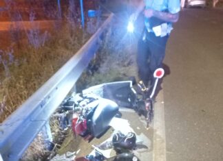 Fano, quindicenne si salva gettandosi dal motorino prima dello scontro