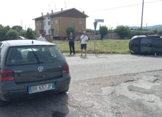 Fano: scontro tra automobili, ferita conducente