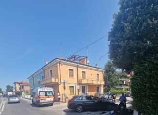 Fano: scontro auto moto, ferita motociclista di 19 anni