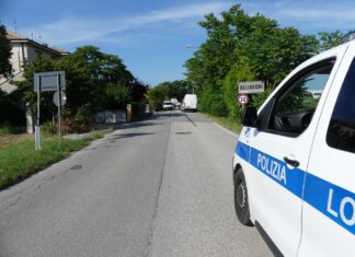 Fano: scontro tra autocarro e bici, soccorso ciclista