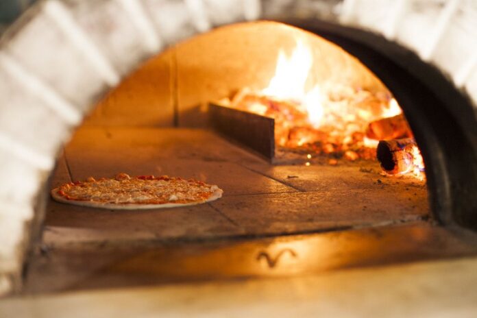 Pizza-forno-a-legna