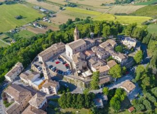 Montemaggiore al Metauro, sabato 24 giugno, “A Spasso nel Castello” accende dieci candeline tra cena e musica