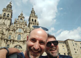 Cammino di Santiago, l’esperienza del non vedente Luca Lepri accompagnato dal fido amico Massimiliano