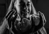 A Pesaro “Lavatoio delle preghiere/Fotoscultura e disciogliemento”. Mostra di Antonella Sabatini