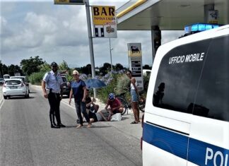 Fano, cade dalla bici e batte la testa: in ospedale in codice rosso