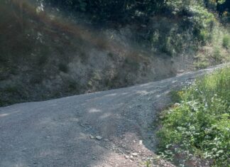 Morenicchia, la strada che collega l’Umbria a Pianello di Cagli è un colabrodo. Protestano i residenti