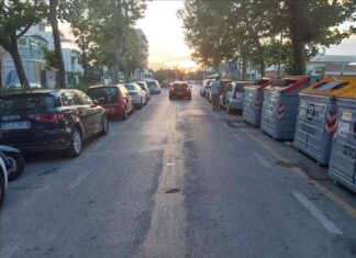 Fano, centauro ferito a un piede da vettura in retromarcia