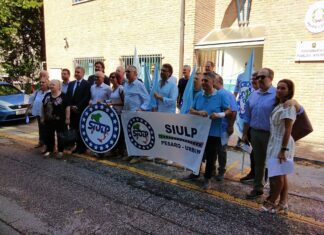 Fano, sit-in del Siulp davanti al commissariato: «Più personale»