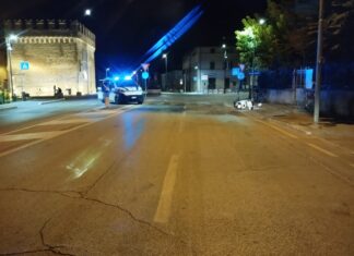 Fano, scooterista perde il controllo del mezzo, ferita anche la passeggera