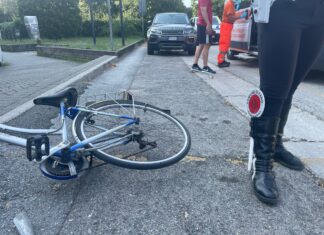Fano, scontro fra due cicliste: una cade e si frattura