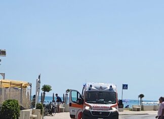 Tragedia in spiaggia a Marotta, anziano muore per un malore