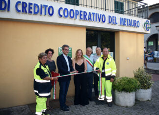 Montefelcino: defibrillatore automatico donato dalla Bcc Metauro al gruppo comunale di Protezione Civile