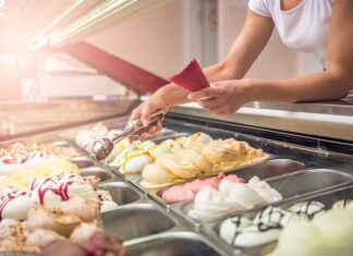 Fano, banchetto Cgil per i diritti dei lavoratori nel turismo