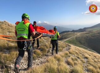 Monte Nerone, escursionista cade e s’infortuna. Recuperata da Soccorso Alpino e Speleologico e vigili del fuoco