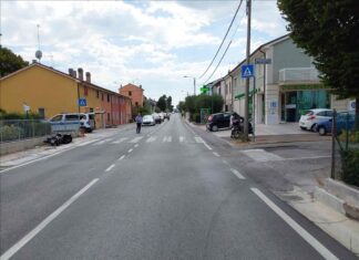 Fano, scontro sulla Flaminia. Motociclista in ospedale
