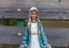 Madonnina ritrovata sulla panchina del parco a Carrara di Fano
