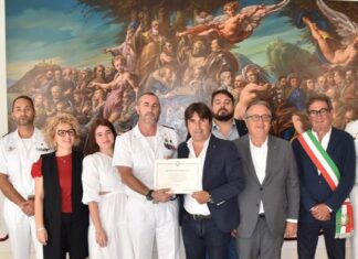 Encomio solenne al comandante Raimondo Porcelli: salvò un novantatreenne caduto in acqua nel porto canale di Gabicce Mare