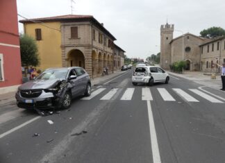 Fano, incidente su viale Piceno: due automobiliste coinvolte