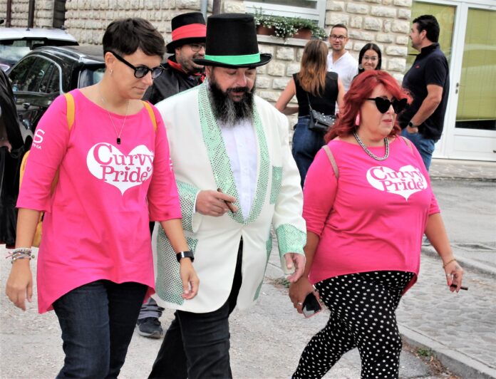 Il neo presidente Mirko Martinelli in giro per le vie del paese come da tradizione (4)