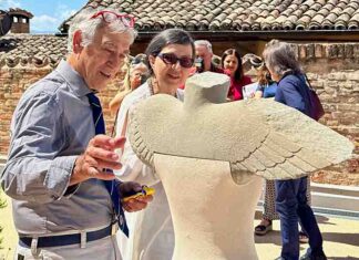 Urbino, prorogata al 2024 la mostra di Enzo Torcoletti. Il successo dell’integrazione tra scultura e architettura