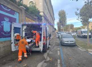 Fano, apre sportello dell’auto e urta ciclista