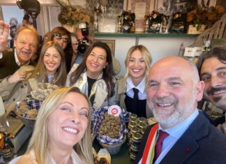 Acqualagna, inaugurata la 58esima Fiera Nazionale del Tartufo Bianco. Bagno di folla per la premier Giorgia Meloni