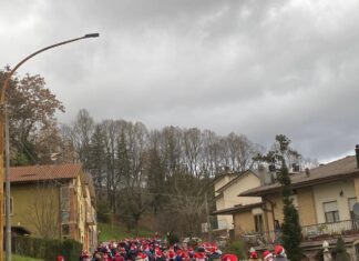 Ad Apecchio torna la parata solidale dei Babbi Natale
