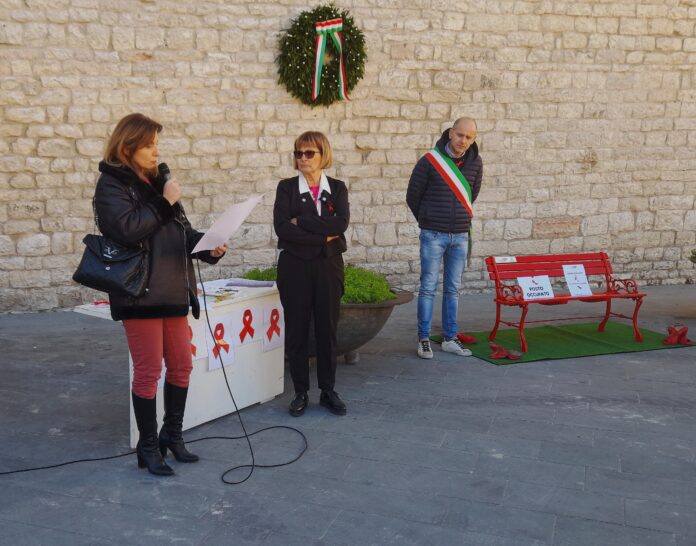 Da sinistra Serena Agostinelli, Giovanna Simoncelli e il sindaco Alessandro Piccini