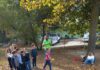 Studenti pesaresi a lezione di ruzzola, boccia alla lunga, rulletto e frisbee