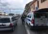 Fano, sportellata involontaria fa cadere anziano su un mezzo per le difficoltà motorie