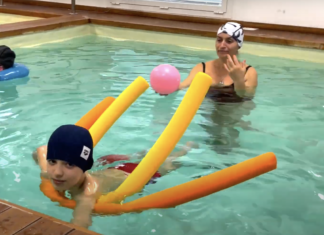 Idrokinesiterapia, attività in piscina a Marotta per bambini e ragazzi con gravi disabilità: preziose le donazioni (che valgono doppio)