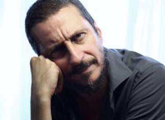 Luca Bizzarri è in scena con il suo Non Hanno Un Amico al Teatro Sanzio di Urbino