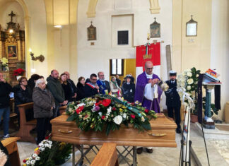 Celebrato a Fossombrone il funerale di Alberto Serfilippi il paziente trasportato nell’ambulanza che si è schiantata con un pullman