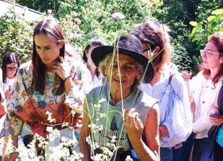 Vive sul Nerone da oltre 20 anni. Loretta Stella e la magia delle erbe spontanee