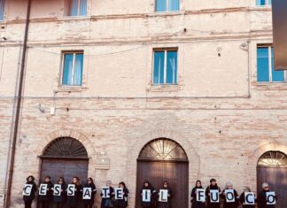 Fano, manifestazione pacifista davanti al Municipio