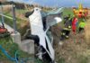 Auto fuori strada in A14 finisce semiribaltata in un campo
