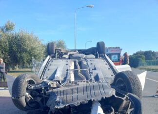Fano, vettura cappotta sull’Adriatica: ferita conducente di 40 anni