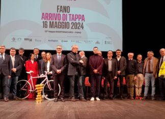 Fano, il Giro d’Italia a teatro. Presentata la tappa