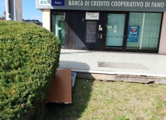 Fano, ha riaperto la filiale Bcc a Fenile dopo l’attacco dinamitardo al bancomat