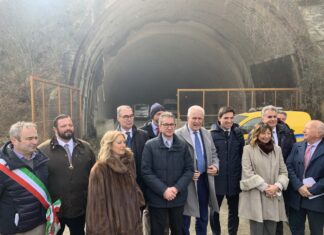 Galleria della Guinza, ripartiti i lavori dopo vent’anni. Stamattina la cerimonia di consegna alla ditta esecutrice