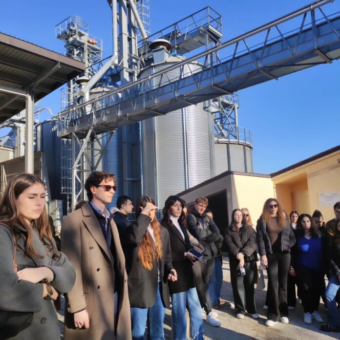 Visita degli studenti a Montebello
