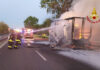 Sulla Fano-Grosseto autoarticolato in fiamme