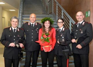 Urbino, fuori dalla droga grazie ai carabinieri, Veronica li invita alla laurea